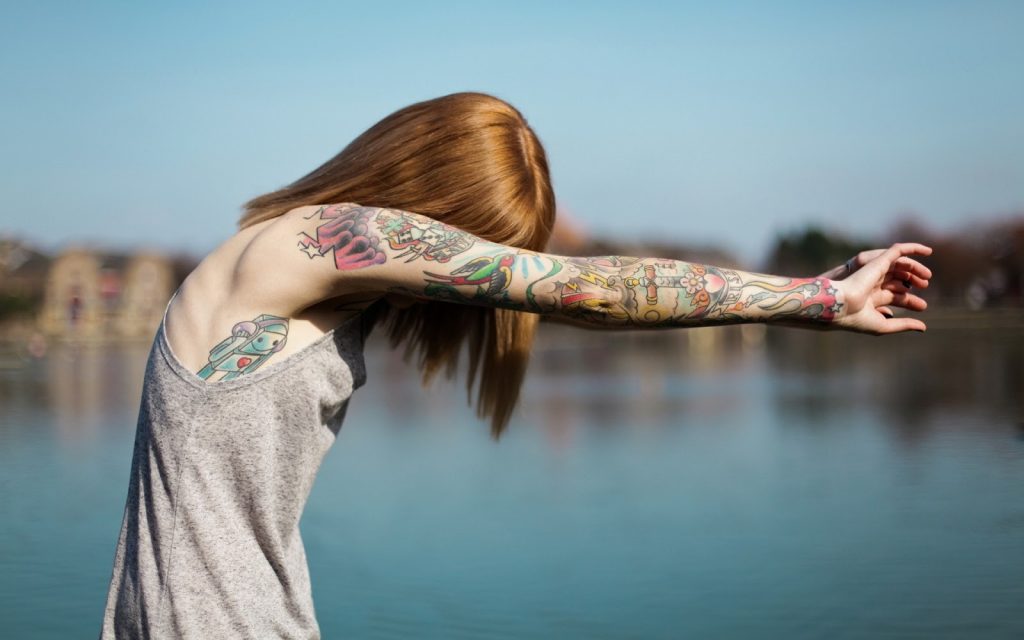 Девушки, это три вещи, которые вам нужно знать, прежде чем принимать решение о татуировке