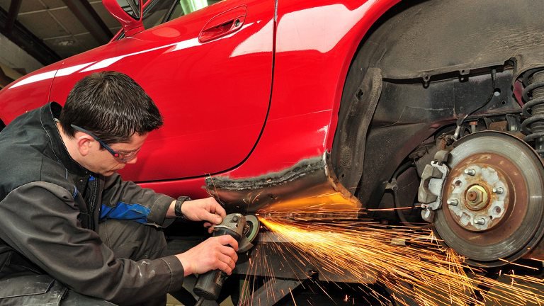 [:ru]Кузовной ремонт автомобиля - кому доверить свой авто?[:]
