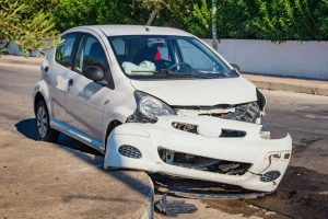 Автомобиль после аварии - продать или отремонтировать