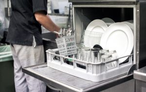 Каковы преимущества использования посудомоечной машины?