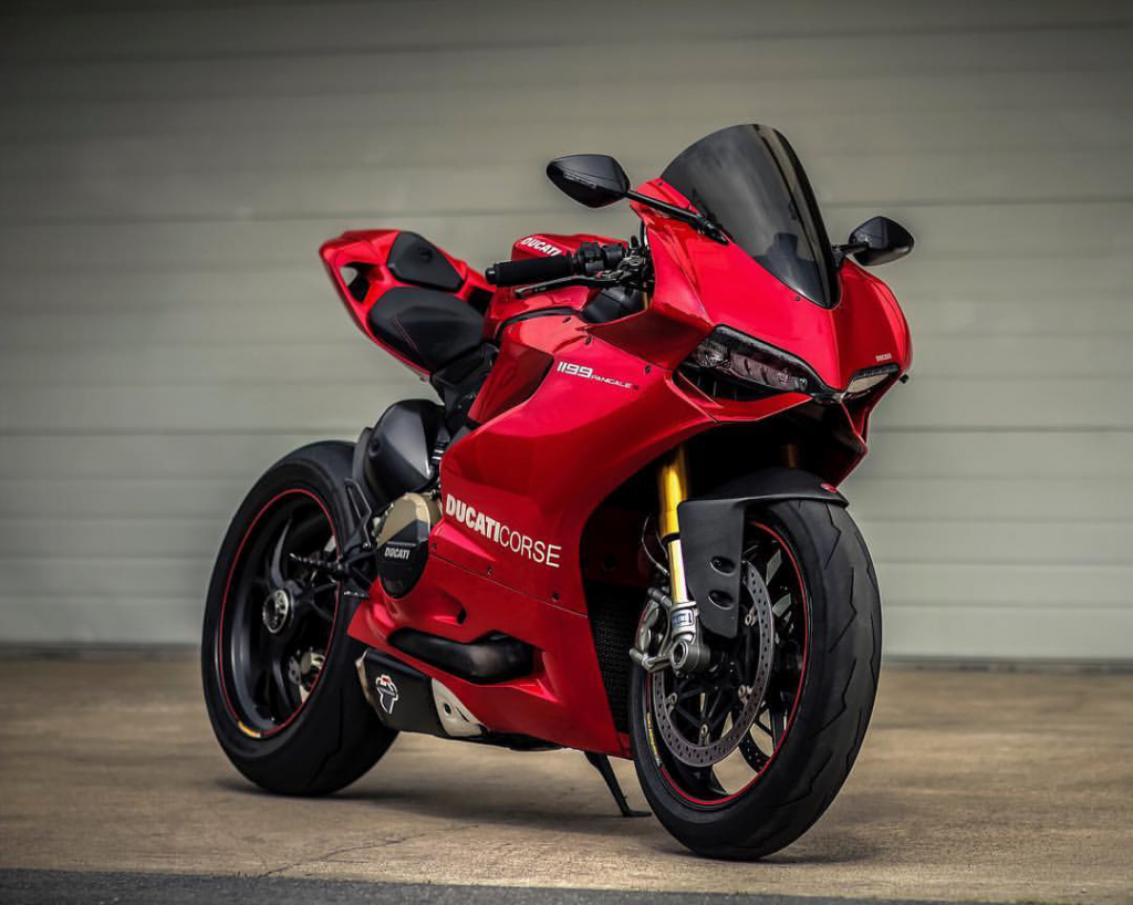 Ducati спортбайк белый